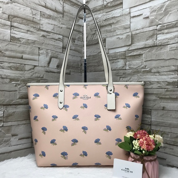 Coach Handbags - 👜‼️SALE‼️🌺 CITY ZIP TOTE